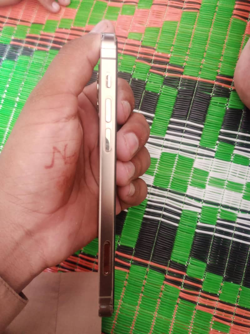 Apple iPhone 12 Pro 3