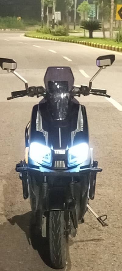 Eveon titan electric Scooty