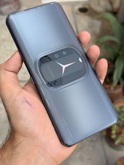 Lenovo Legion Y90 - gaming device- 18gb/650gb - inbuilt cooling fan