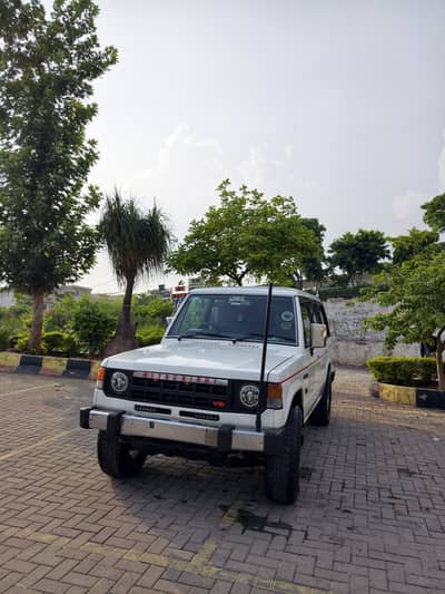 Mitsubishi Pajero 1989 Exceed.