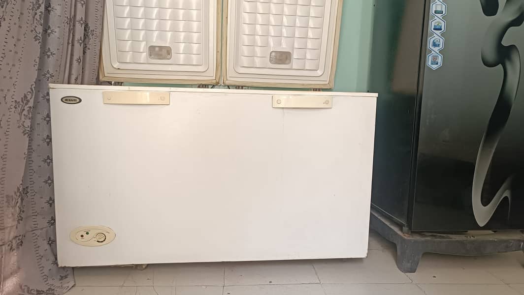 Waves Refigerator / Fridge 0
