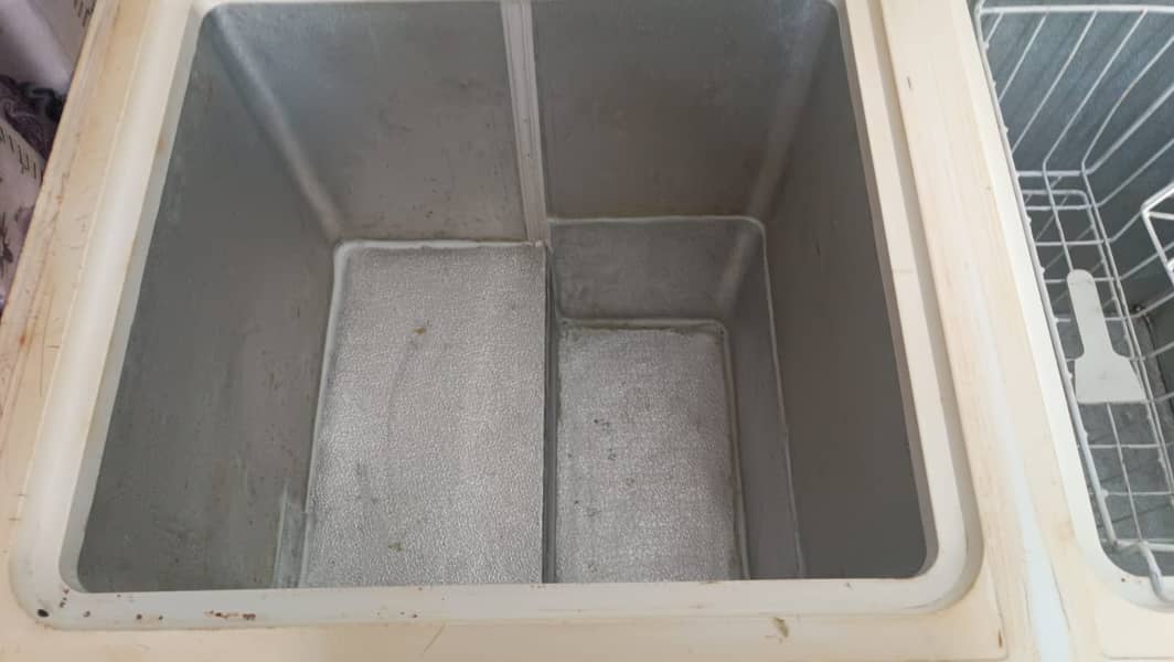 Waves Refigerator / Fridge 1