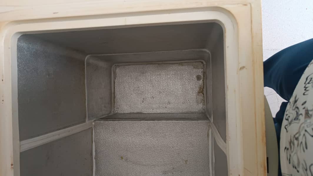 Waves Refigerator / Fridge 4