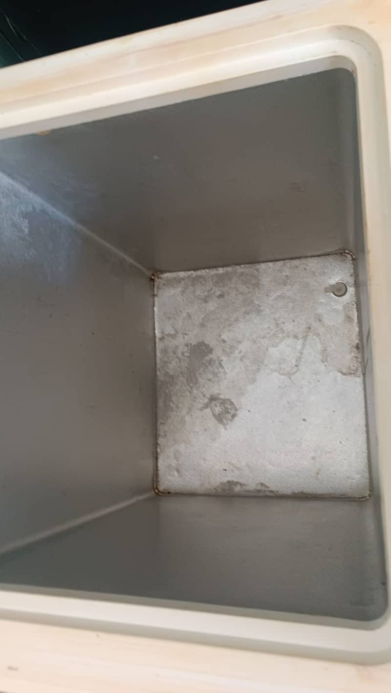 Waves Refigerator / Fridge 7