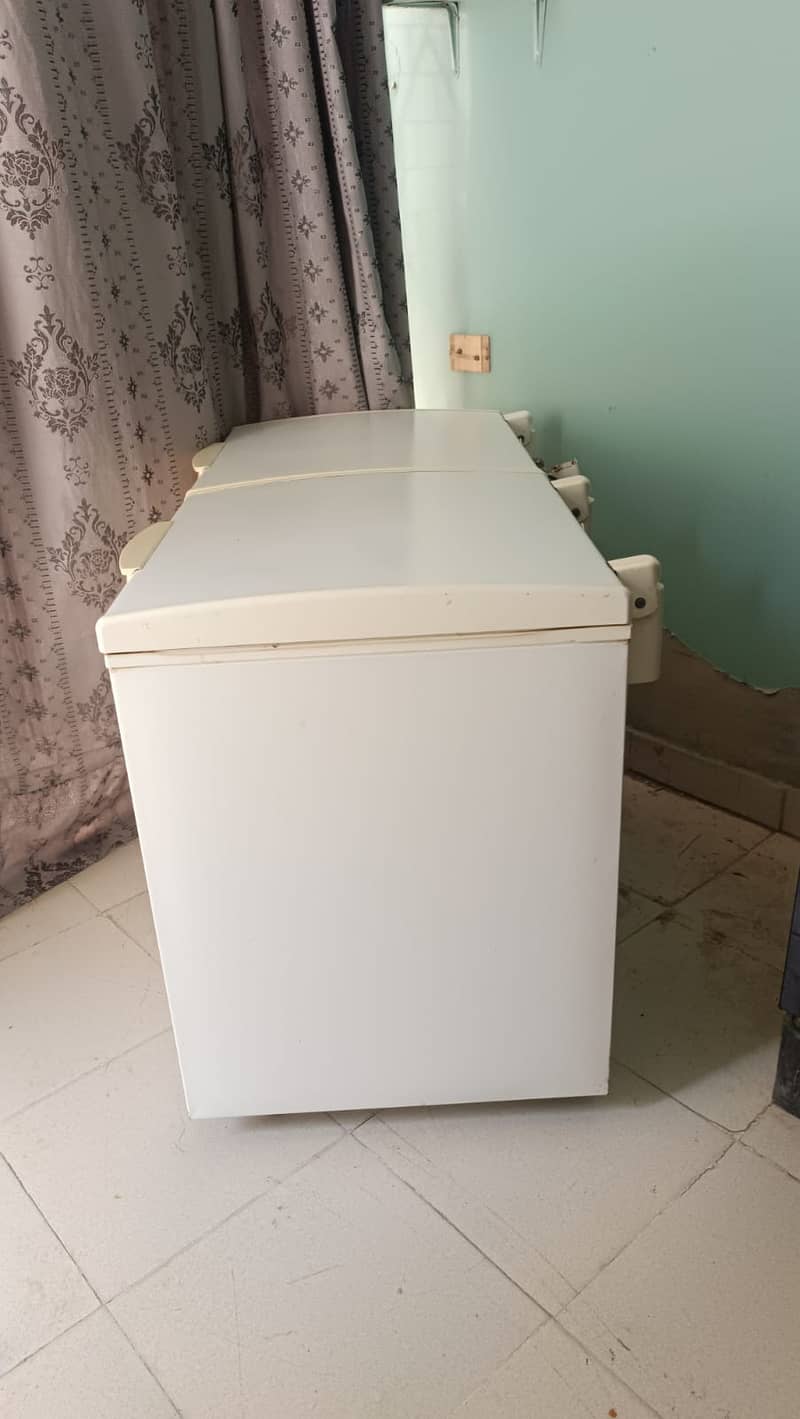 Waves Refigerator / Fridge 15