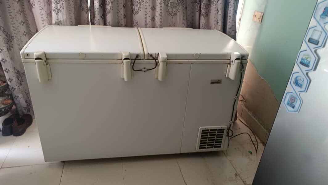 Waves Refigerator / Fridge 16