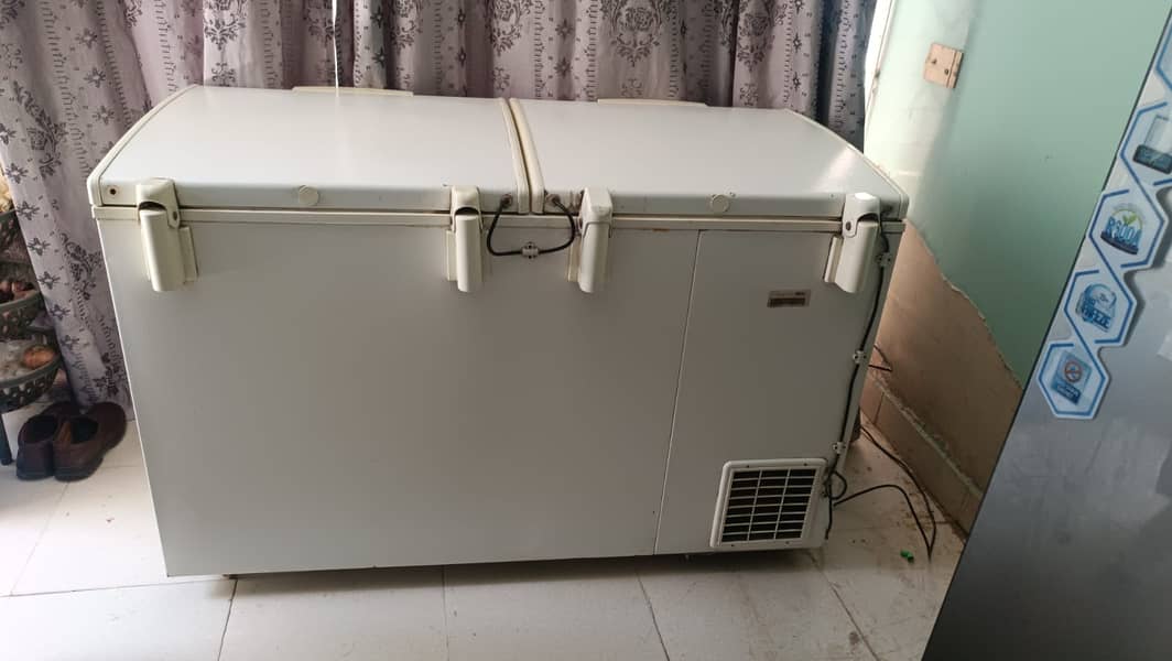 Waves Refigerator / Fridge 17
