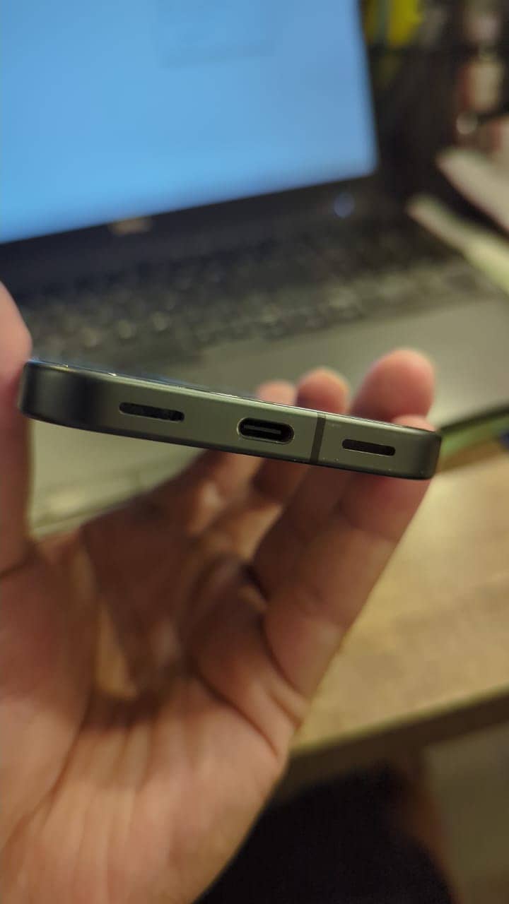 Google Pixel 10 4