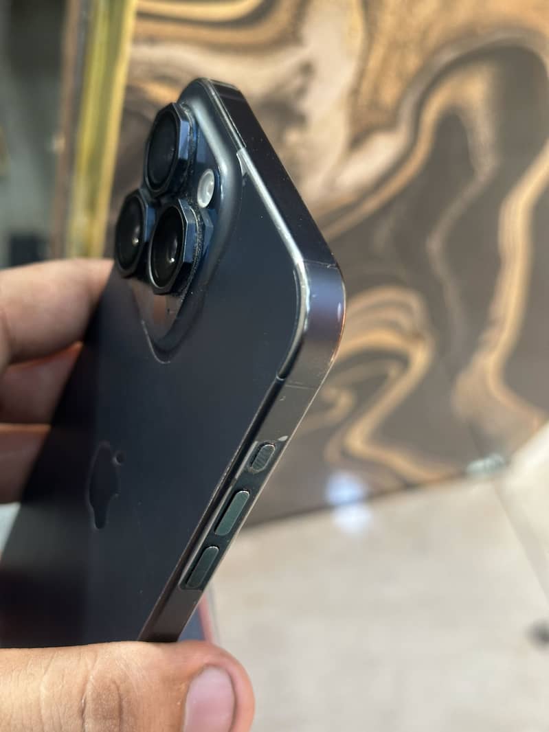 Apple iPhone 15 Pro Max 3