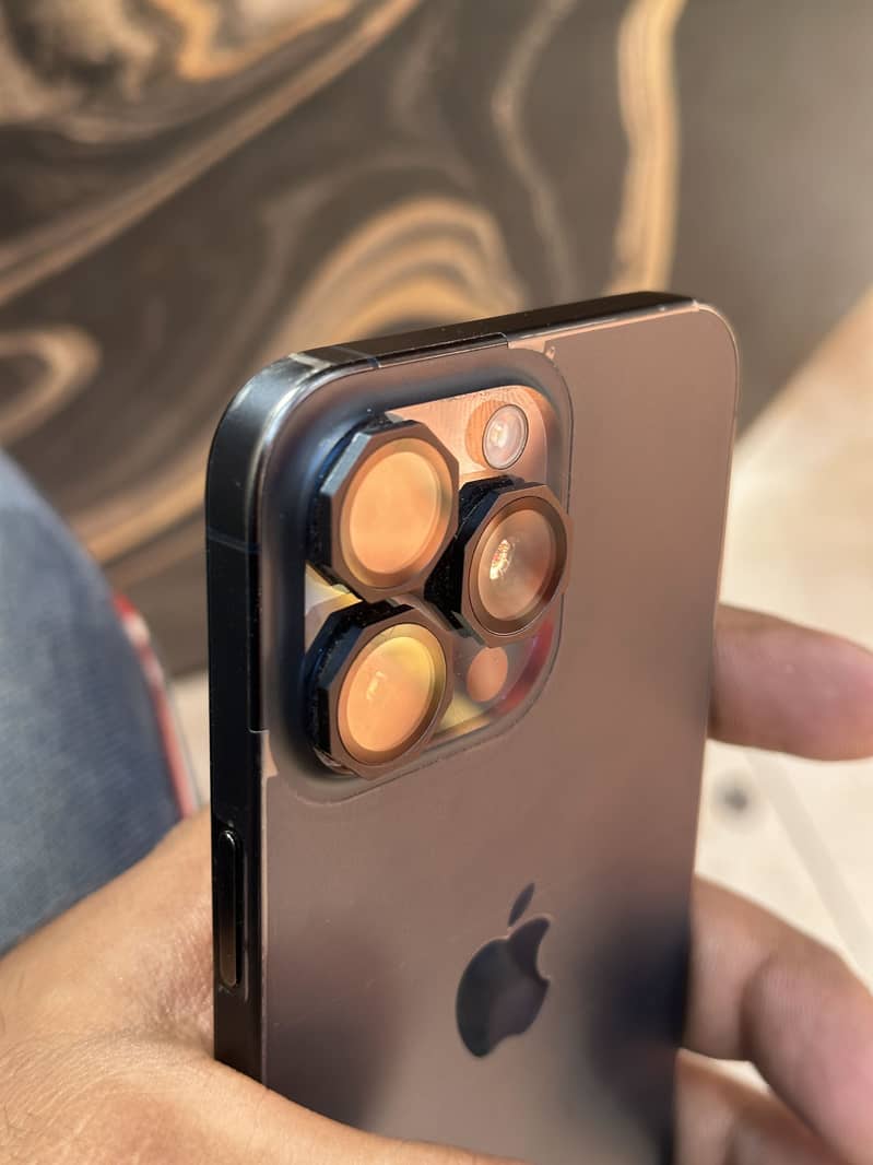 Apple iPhone 15 Pro Max 4