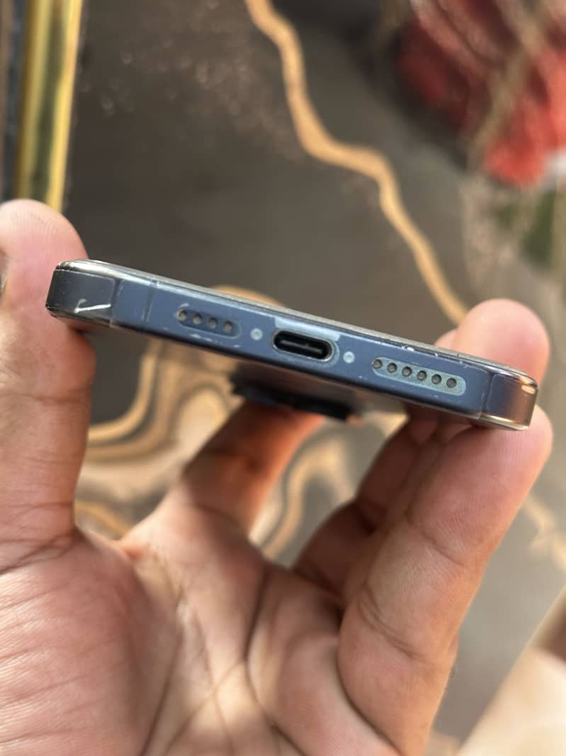 Apple iPhone 15 Pro Max 5