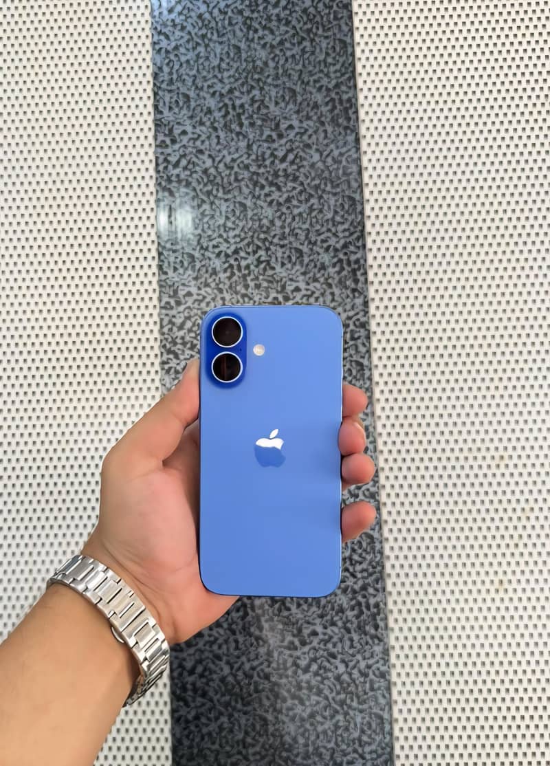 Apple iPhone 16 0