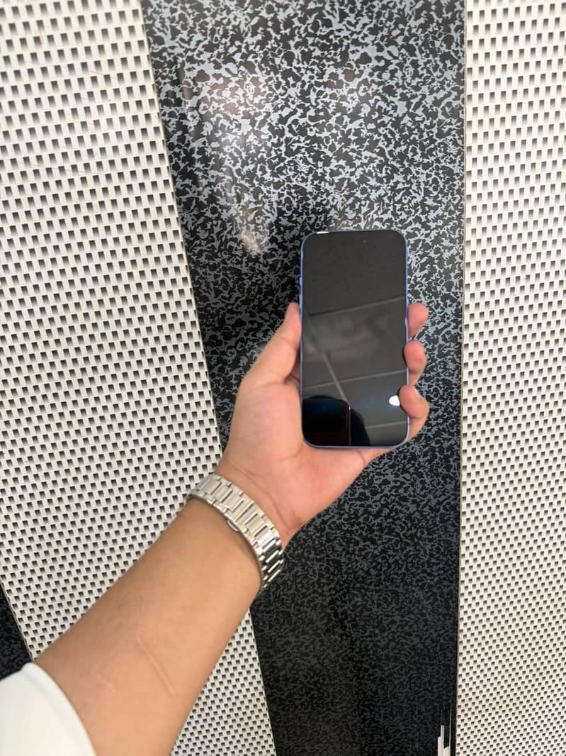 Apple iPhone 16 1