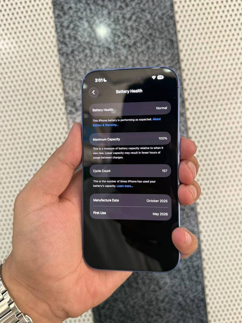 Apple iPhone 16 2