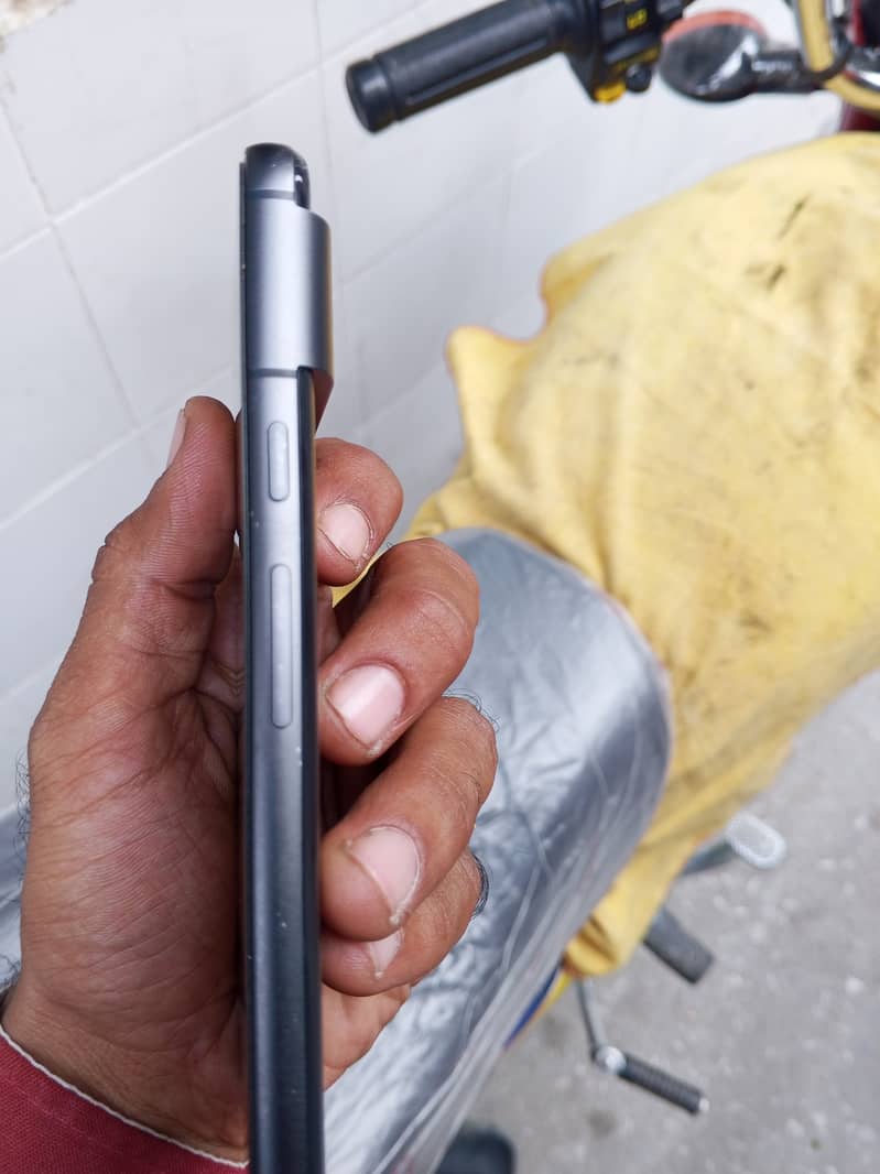 Google Pixel 8 4