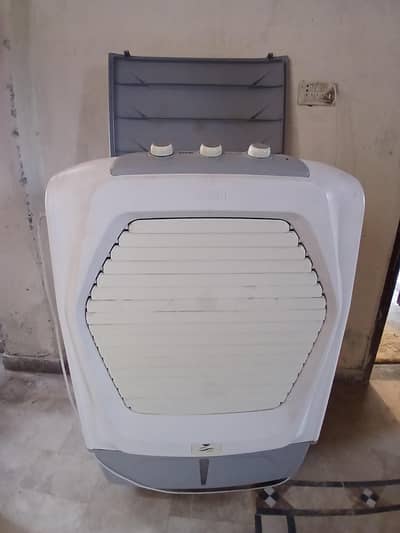 High performance air cooler with excellent condition.