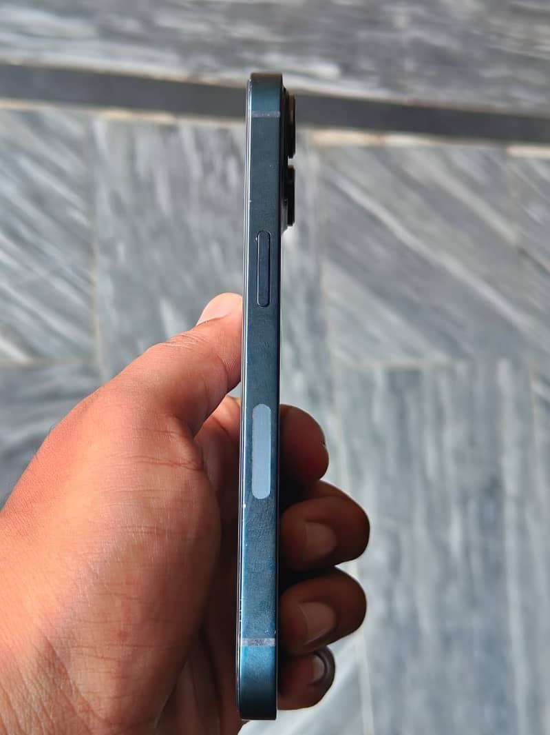 Apple iPhone 13 2