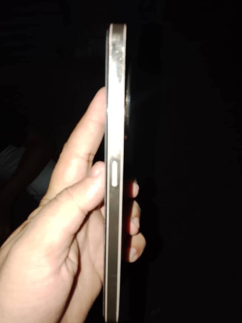 Realme 12 Plus 3