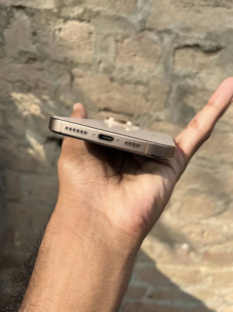 Apple iPhone 16 Pro Max 5