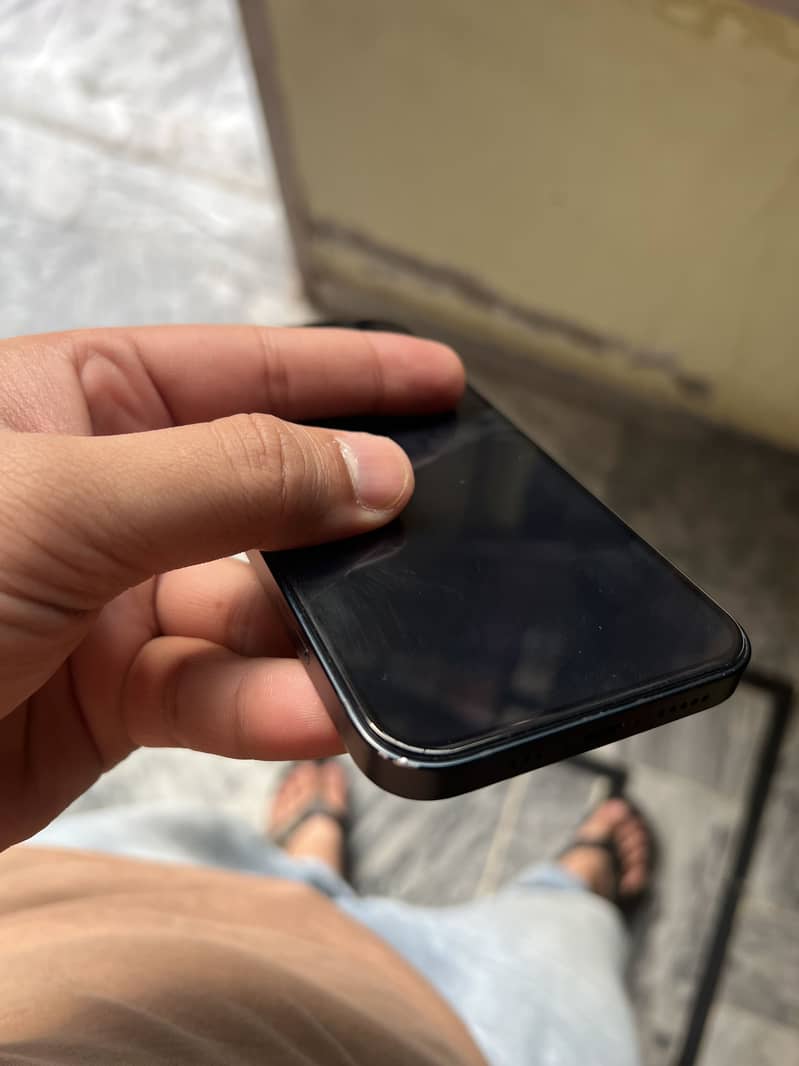 Apple iPhone 13 2