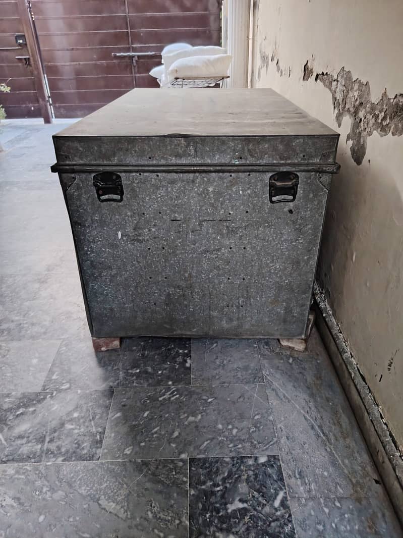 Petty trunk 1