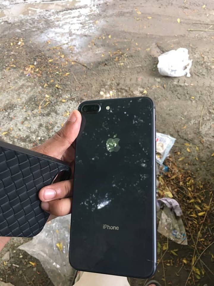 Apple iPhone 8 Plus 1