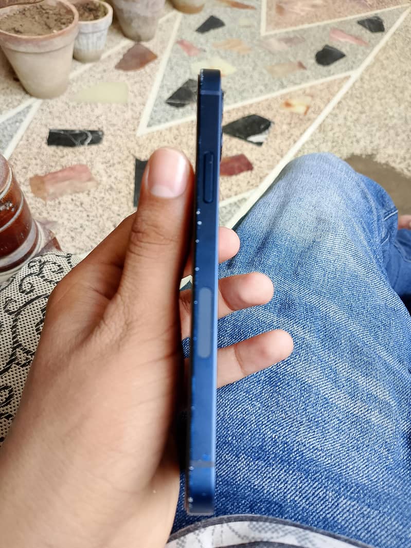 Apple iPhone 12 3