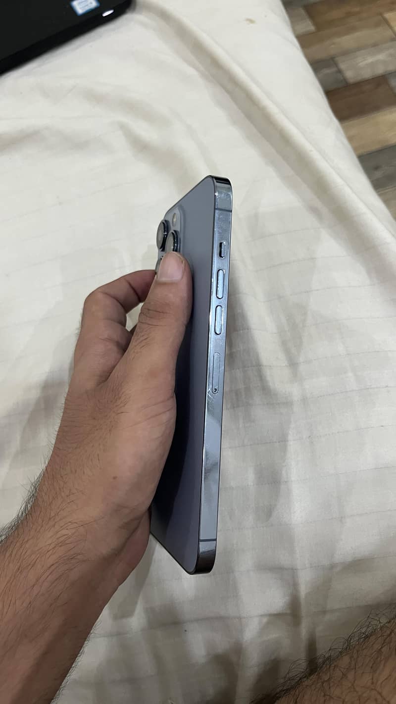 Apple iPhone 13 Pro Max 2