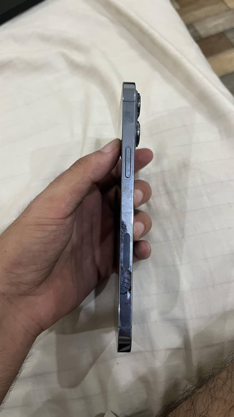Apple iPhone 13 Pro Max 4