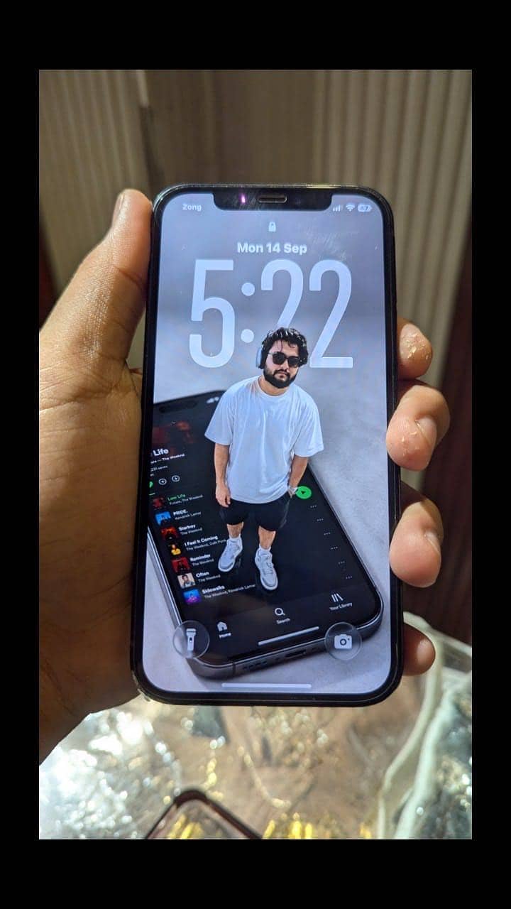 Apple iPhone 12 4