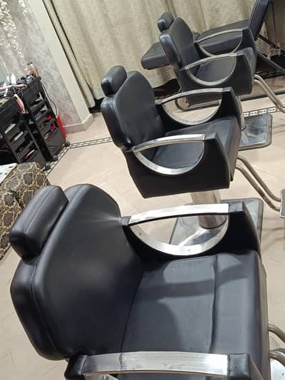 Hydraulic chairs