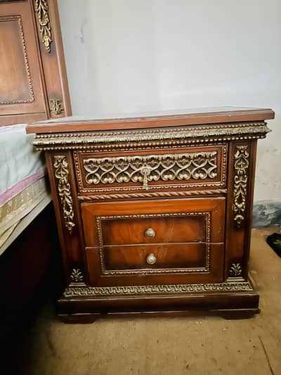 Solid wooden bed room set like new