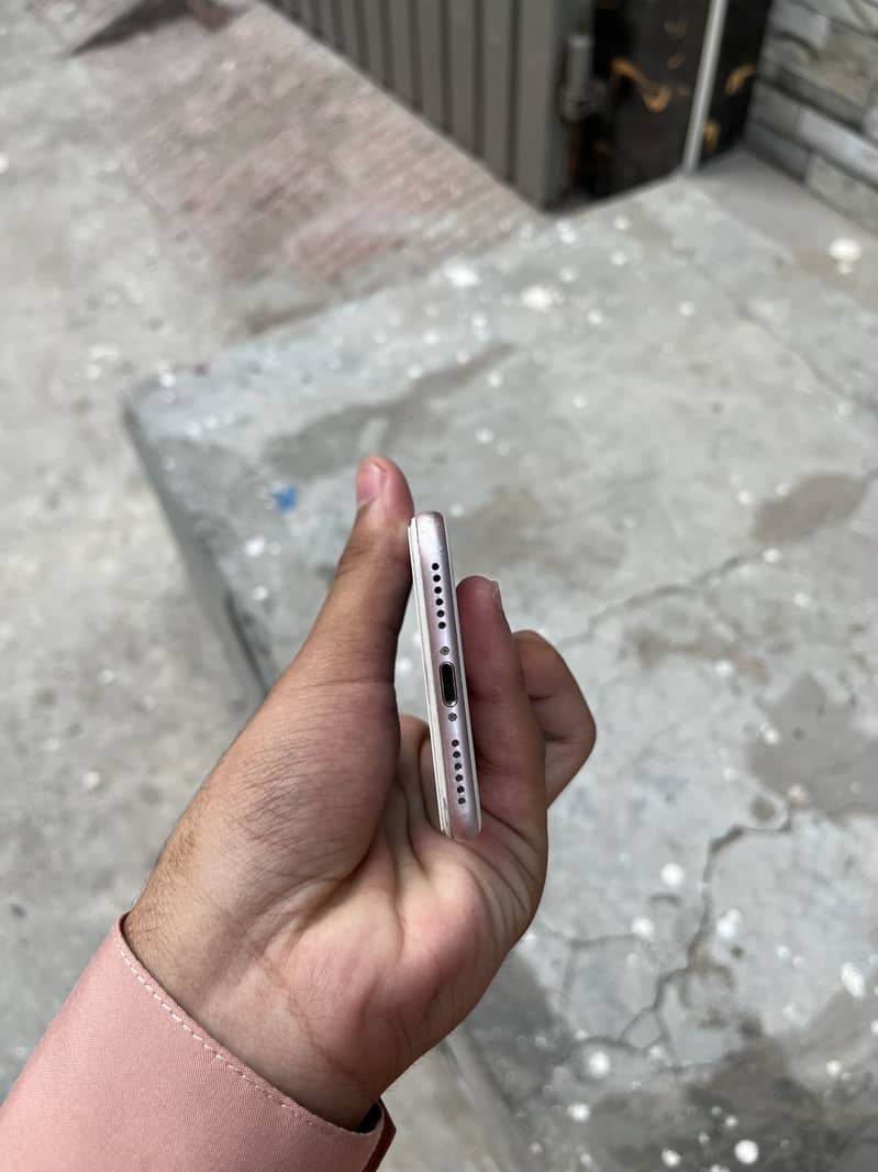 Apple iPhone 7 1