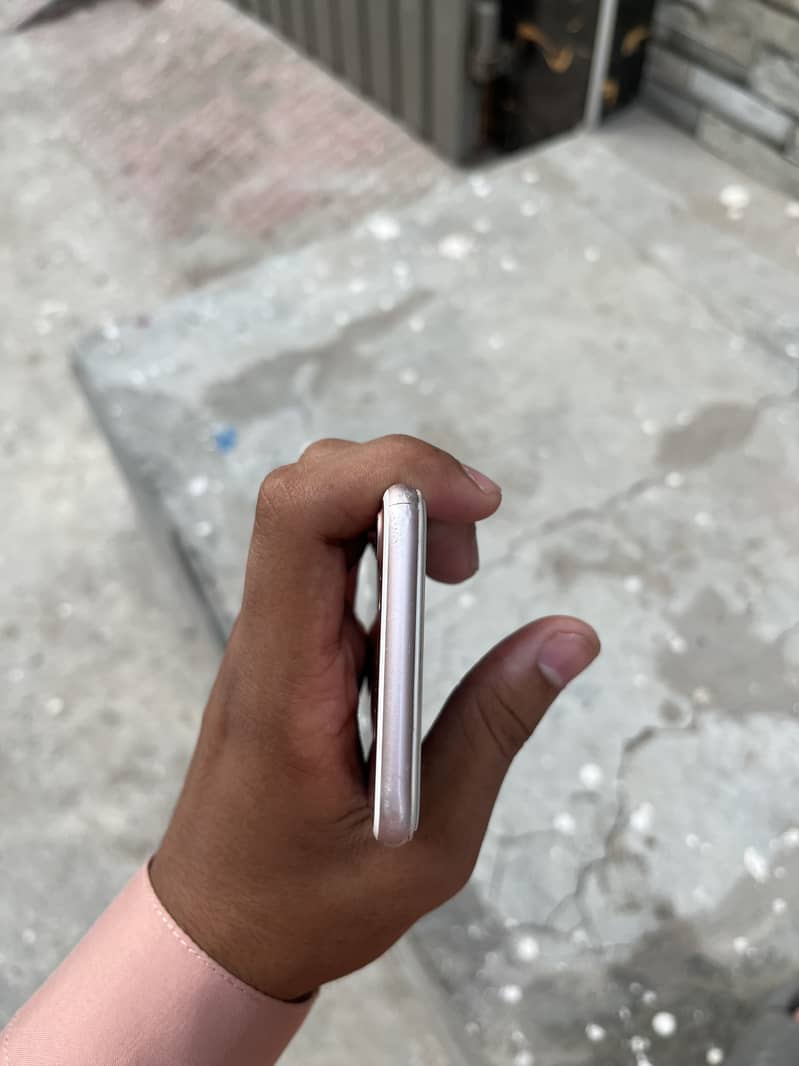 Apple iPhone 7 3