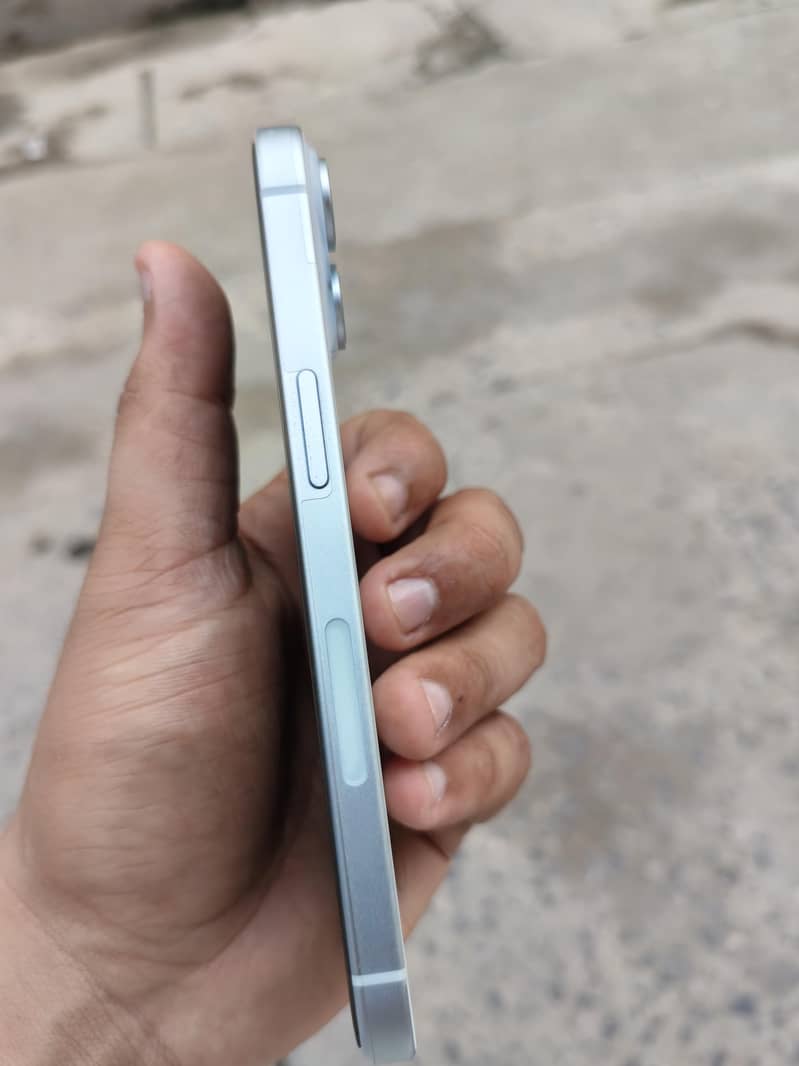 Apple iPhone 15 4
