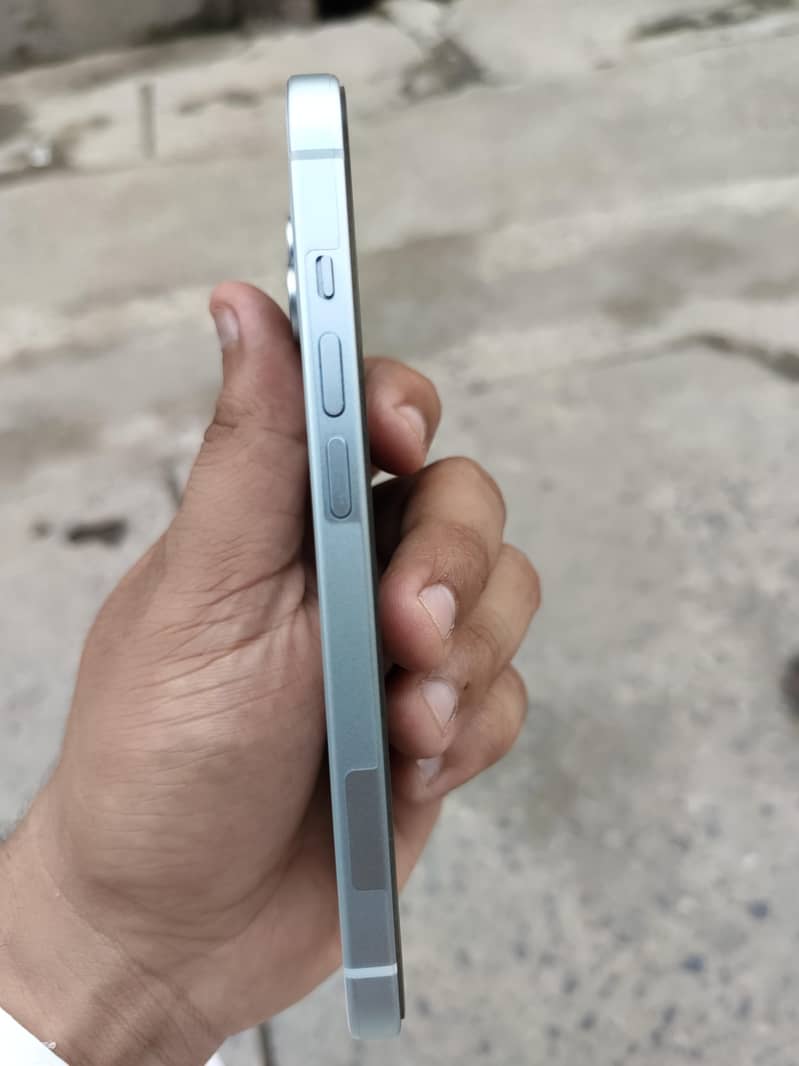 Apple iPhone 15 6