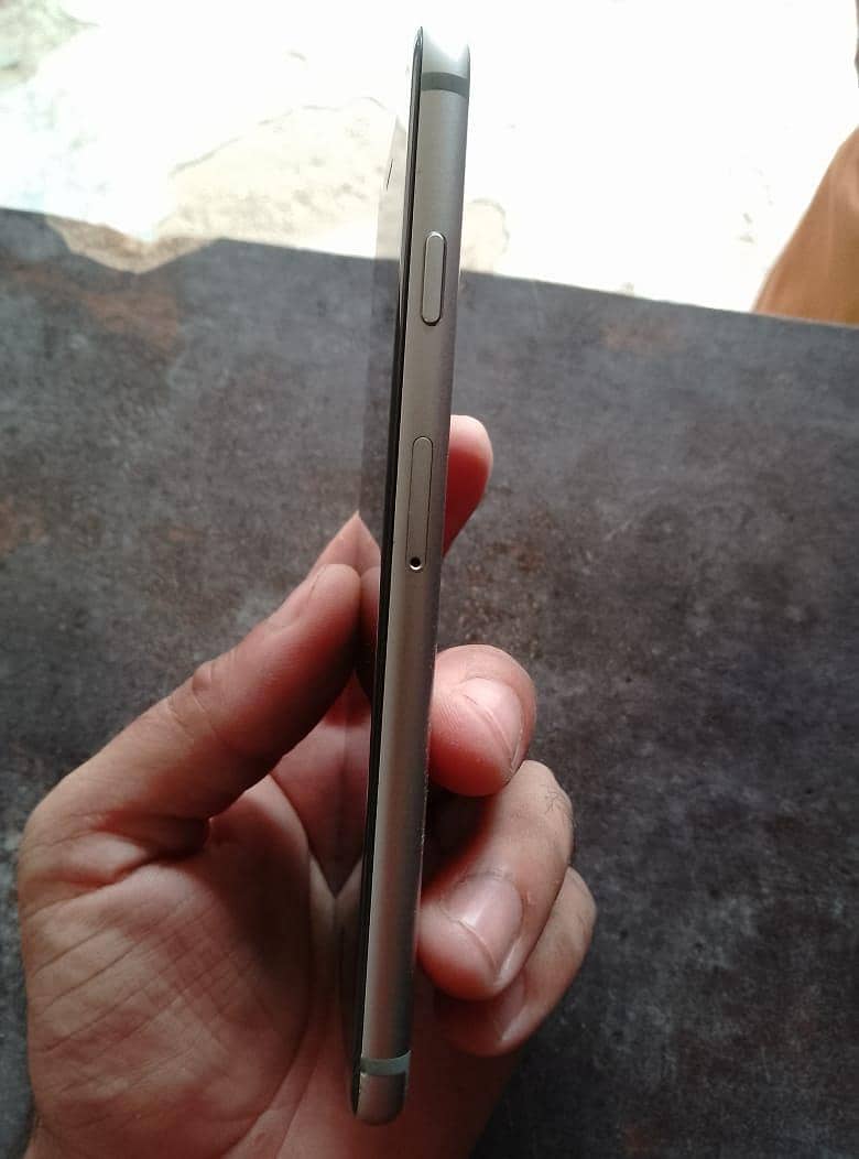 Apple iPhone 6S 2