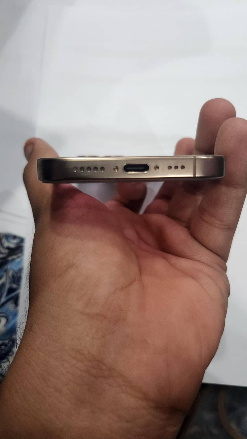 Apple iPhone 16 Pro 4