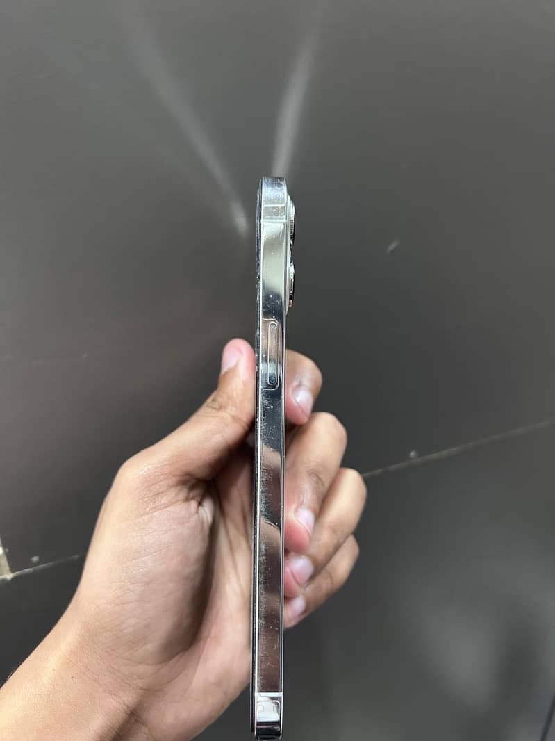Apple iPhone 12 Pro Max 4