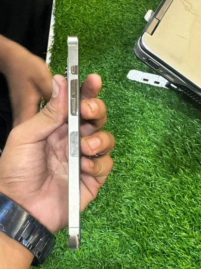 Apple iPhone 14 Pro Max 1