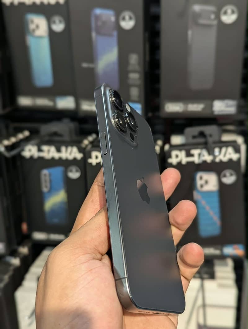 Apple iPhone 15 Pro Max 0