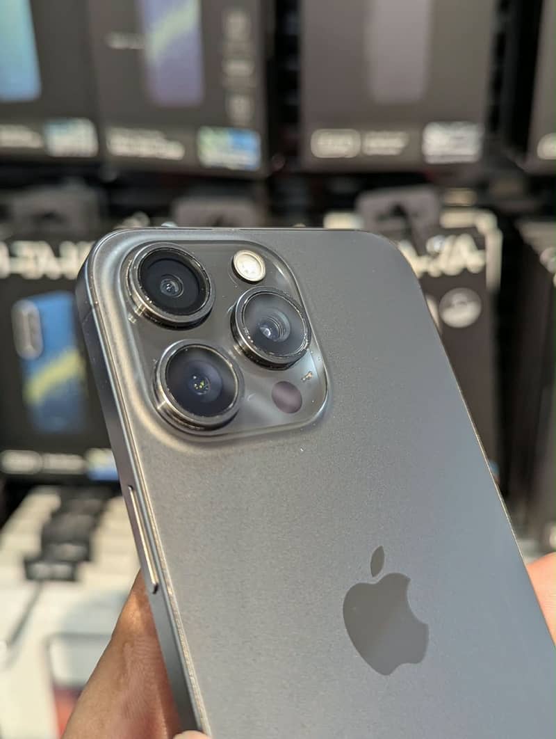 Apple iPhone 15 Pro Max 3
