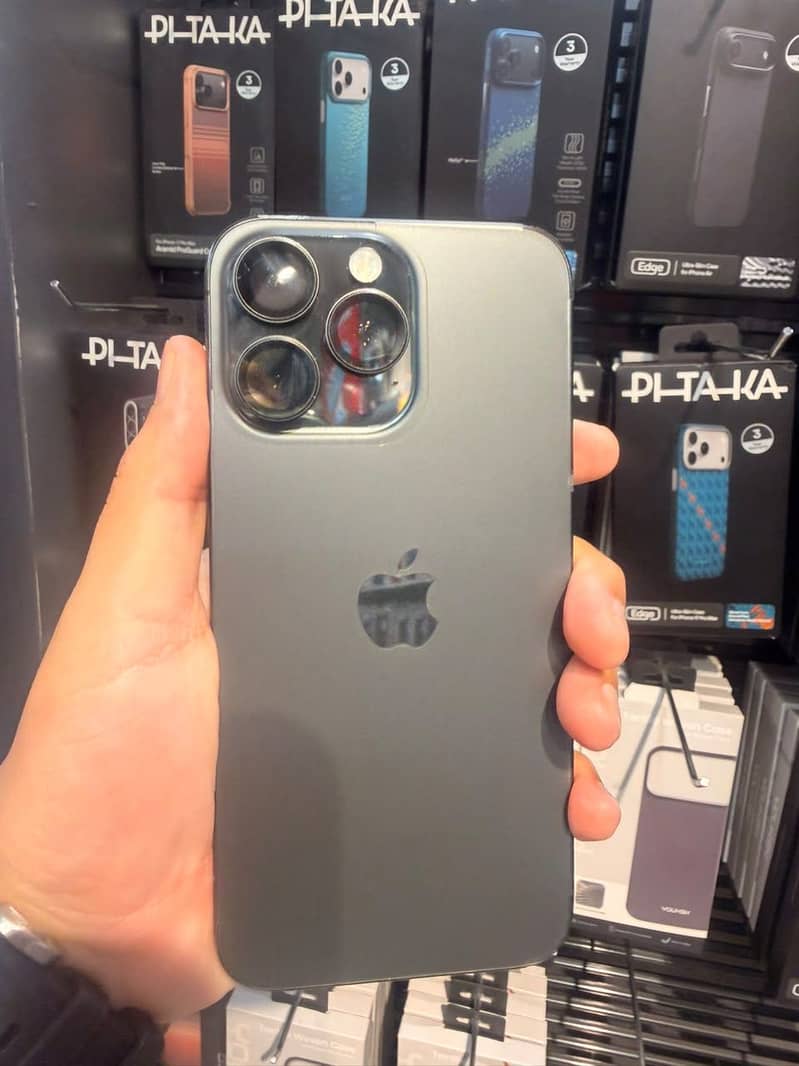 Apple iPhone 15 Pro Max 4