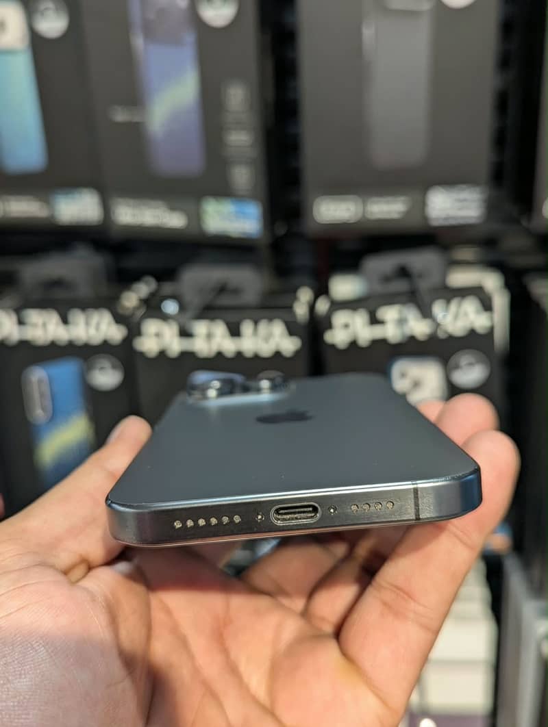 Apple iPhone 15 Pro Max 5