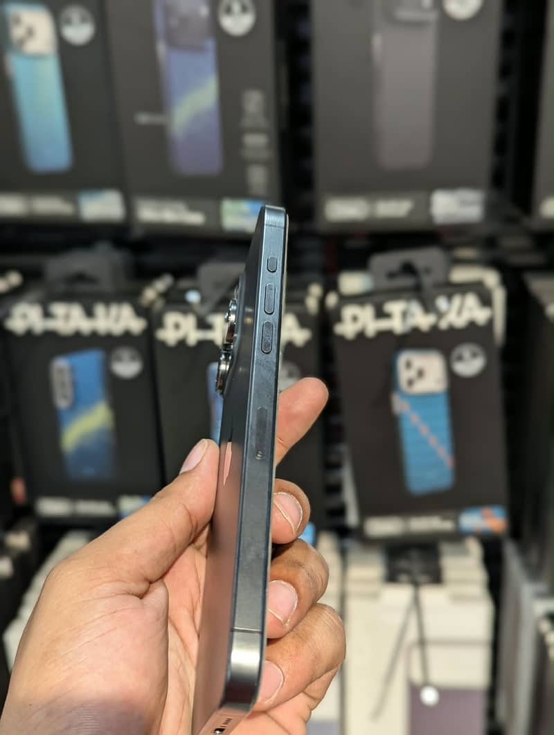 Apple iPhone 15 Pro Max 6