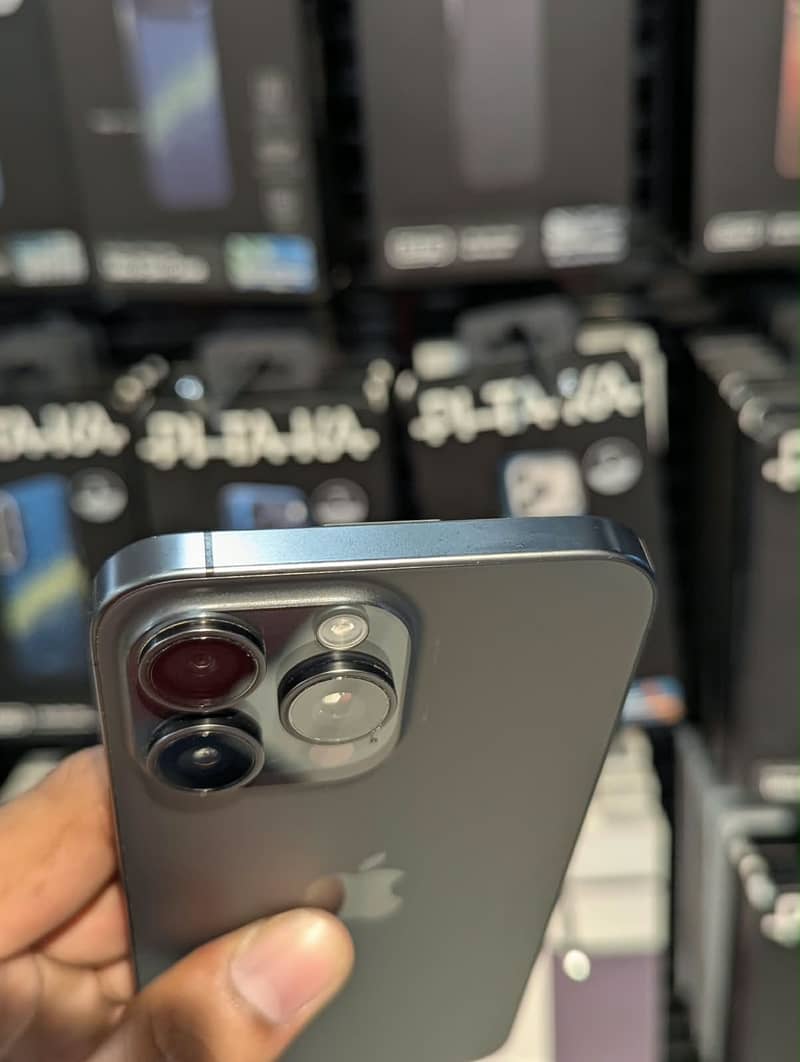 Apple iPhone 15 Pro Max 7