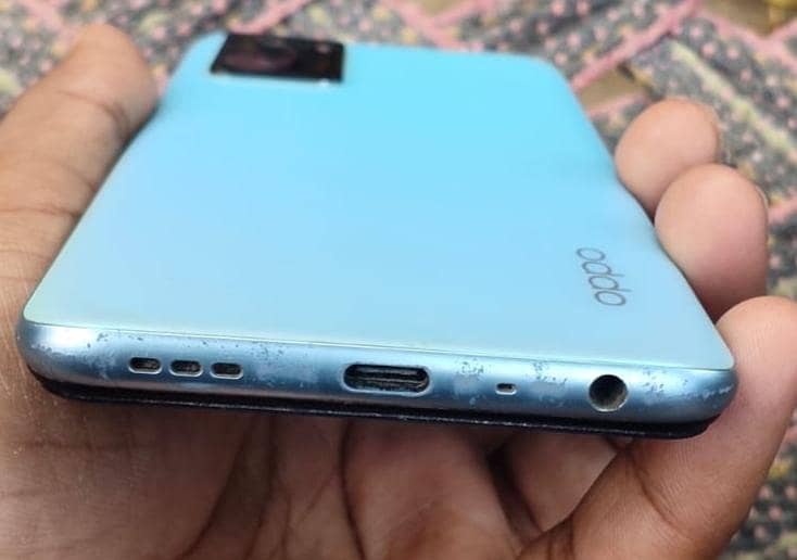 OPPO A76 1