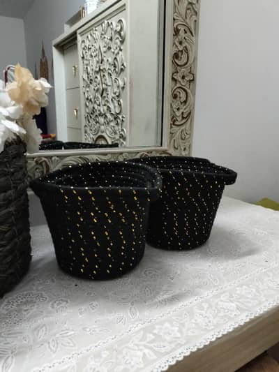 Black woven baskets (Set of 2)