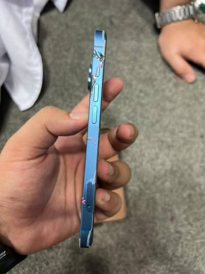 Apple iPhone 13
