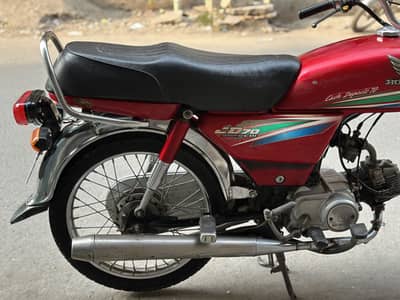 CD /70 2016 model 1 hand bio available 1st oner bike10/8 all over cler
